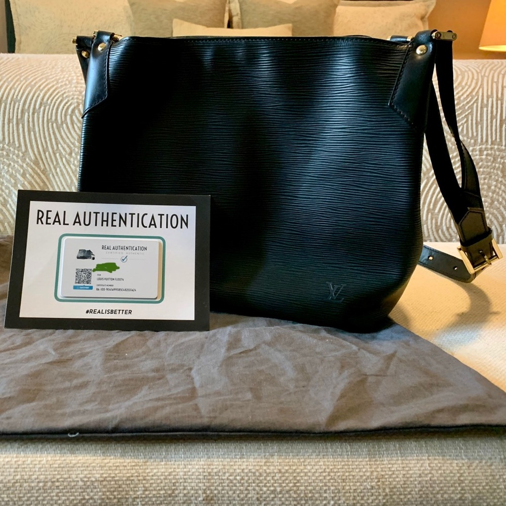 Authentic Louis Vuitton Epi Noir Mandara Crossbody